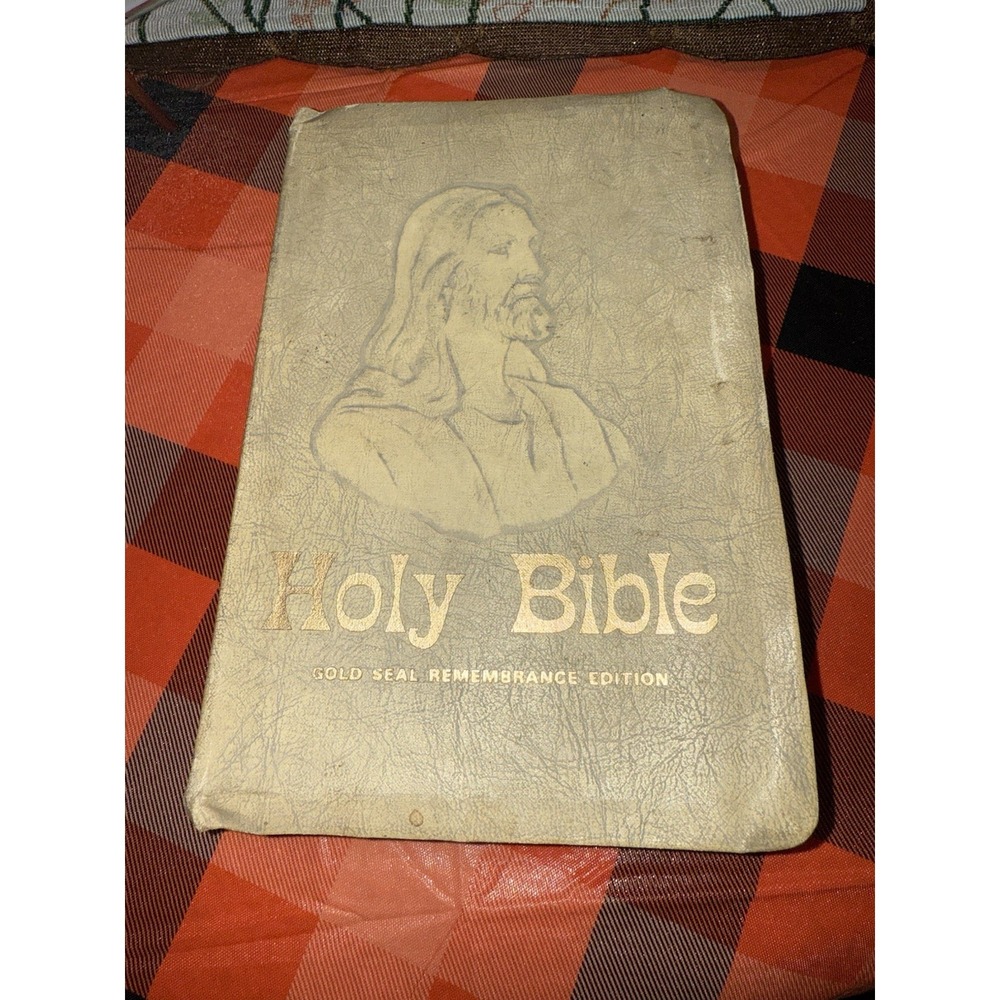Holy Bible Gold Seal Rememberance Edition‎ Book 1969 Royal Publishers